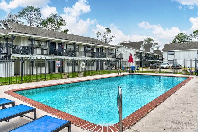 Canterbury House Apartments in Houma, LA - Building Photo - Building Photo