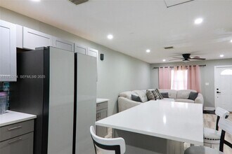 5300 NW 15th Ct in Lauderhill, FL - Foto de edificio - Building Photo