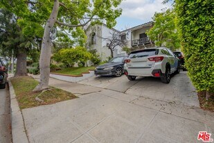 8318 4th St in Los Angeles, CA - Building Photo