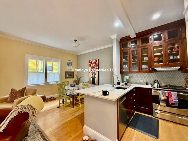 381 Huron Ave, Unit A