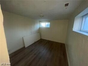 5438 Chapel Rd in Madison, OH - Foto de edificio - Building Photo