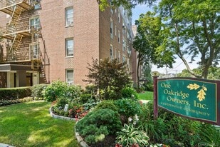 1 Oakridge Pl in Eastchester, NY - Building Photo