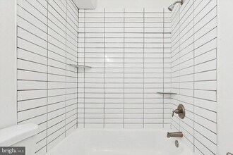 319 S 10th St in Philadelphia, PA - Foto de edificio - Building Photo