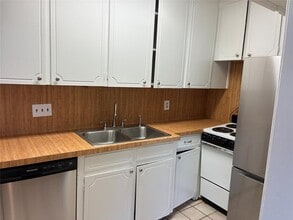 3400 Timmons Ln in Houston, TX - Building Photo - Building Photo