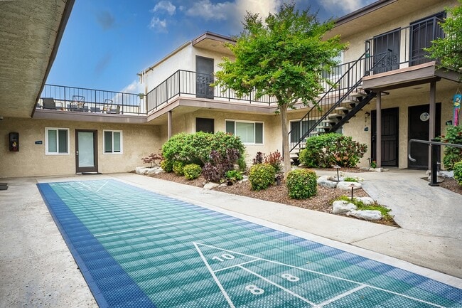 Upland Manor in Upland, CA - Foto de edificio - Building Photo