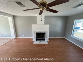 3606 Cameron Springs in San Antonio, TX - Foto de edificio - Building Photo