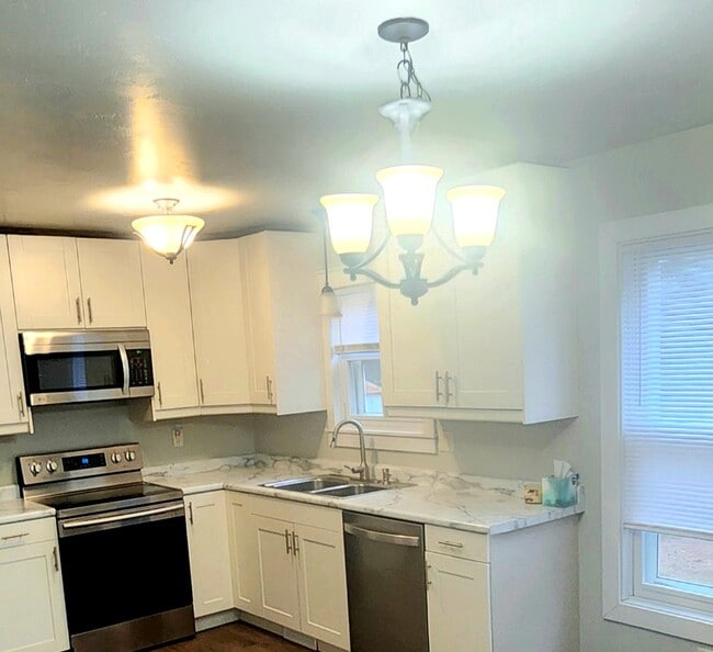 property at 1376 W Hiawatha Dr
