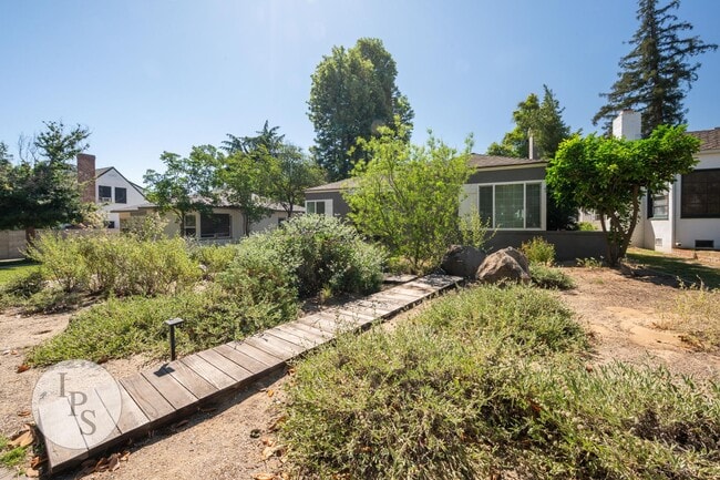 210 E Harvard Ave in Fresno, CA - Building Photo - Building Photo