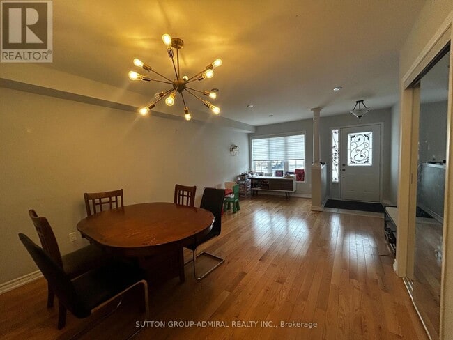 5 Quattro Ave in Richmond Hill, ON - Building Photo - Building Photo