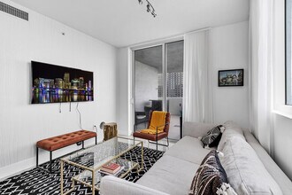 141 NE 3rd Ave, Unit SI ID1364163P in Miami, FL - Building Photo - Building Photo