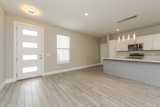 398 Camellia Ct in Poinciana, FL - Building Photo - Building Photo