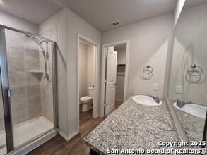 156 Middle Grn Lp in Floresville, TX - Building Photo - Building Photo
