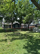 1102 Walnut St in Royse City, TX - Foto de edificio - Building Photo