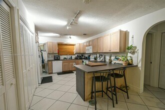2961 Catalina St-Unit -2 in Miami, FL - Foto de edificio - Building Photo