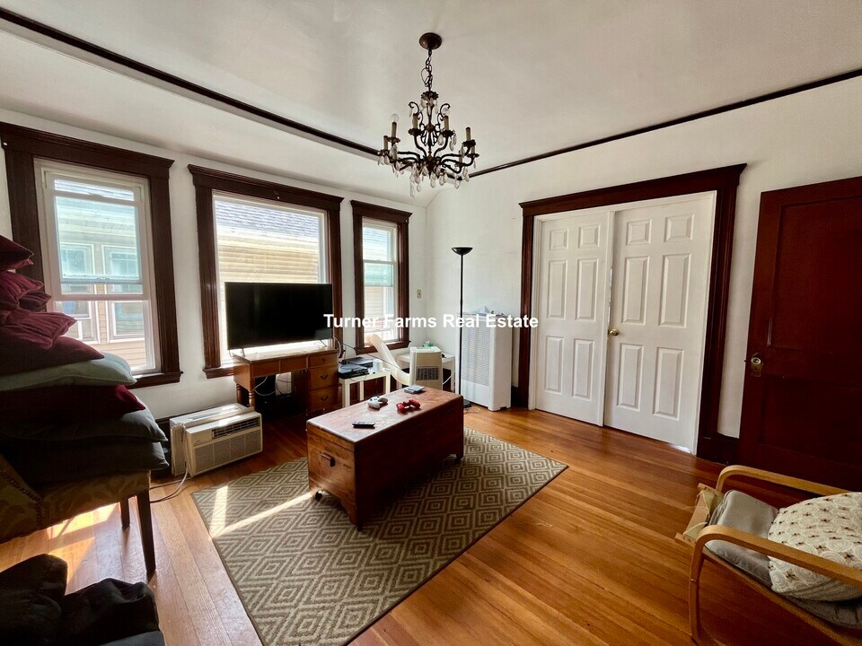 102 W Adams St, Unit 2 in Somerville, MA - Building Photo