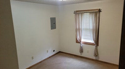 2304 10th St in Coralville, IA - Building Photo - Building Photo