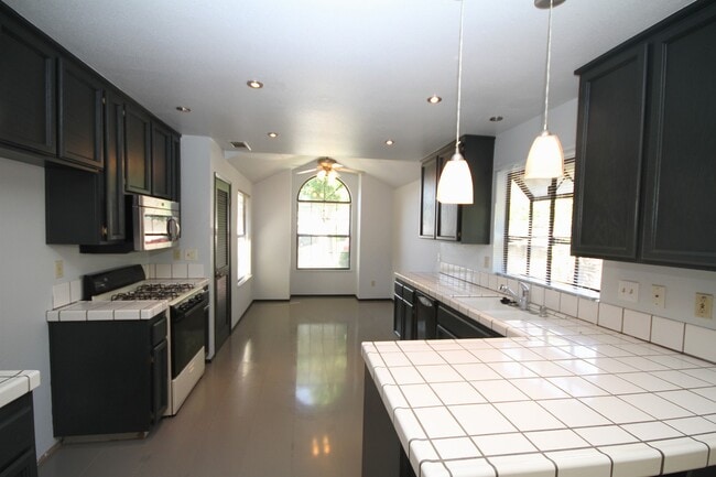 9085 Hamatani Ct in Elk Grove, CA - Building Photo - Building Photo