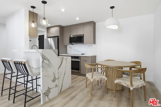 property at 911 Kings Rd