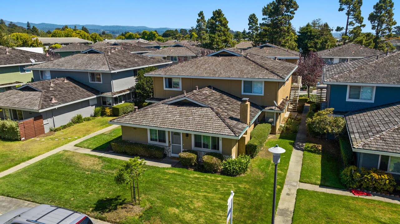 1480 42nd Ave in Capitola, CA - Building Photo