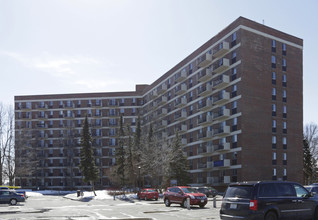 Meadowbrook Place in Ottawa, ON - Building Photo - Building Photo