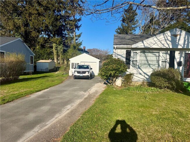 3 Wood Rd in Middletown, RI - Building Photo - Building Photo