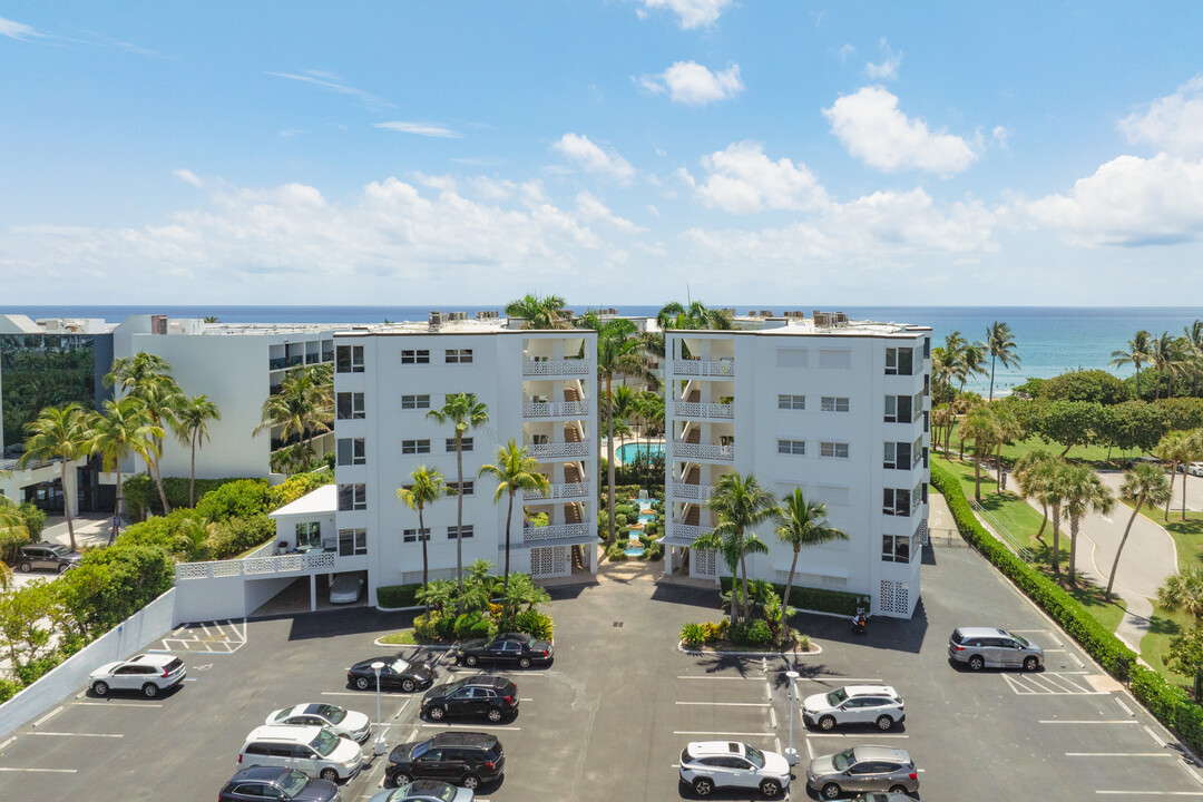 Palm Worth in Palm Beach, FL - Building Photo