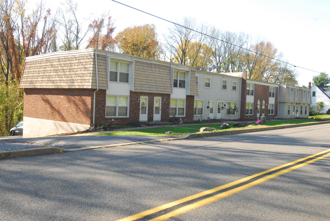 1070 W Lafayette St in Easton, PA - Building Photo