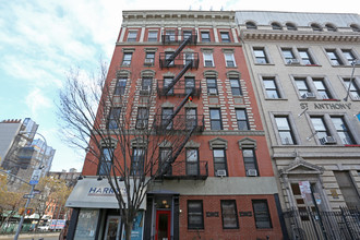 64 MacDougal St in New York, NY - Building Photo - Building Photo