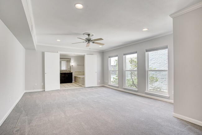 7527 Del Monte Dr