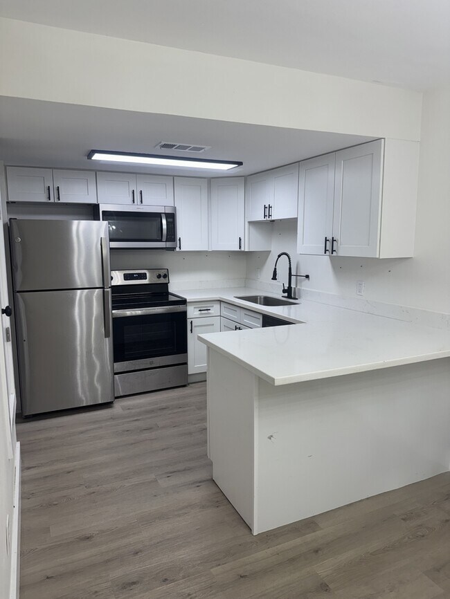 320 S C St in Pensacola, FL - Building Photo - Building Photo