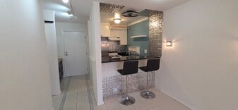 288 Whitmore St, Unit 211 in Oakland, CA - Building Photo