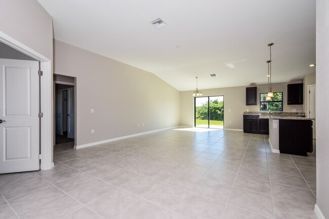 347 Pinehurst Ave in Lehigh Acres, FL - Building Photo - Building Photo