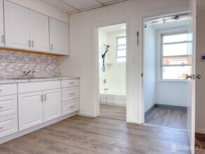 142 Longfellow St in Carteret, NJ - Building Photo - Building Photo