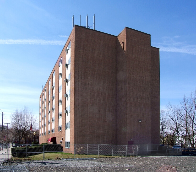 South High-Rise in Carbondale, PA - Building Photo