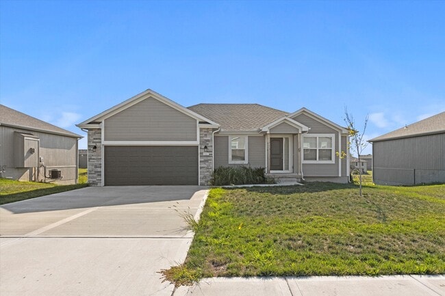 property at 709 Poplar Cir