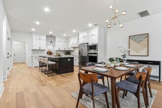 4104 W Wood St in Rogers, AR - Building Photo - Building Photo