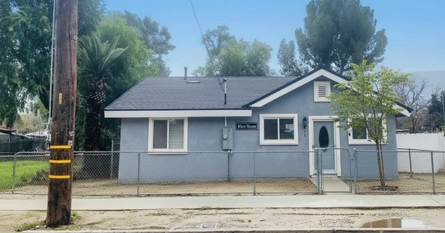 property at 812 N Main St