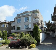 Sandpebbles in Vancouver, BC - Building Photo