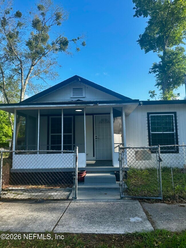 property at 1640 W 4th St