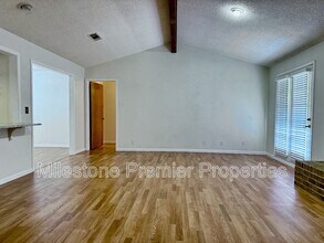 2110 Oak Creek Cir in Sherman, TX - Building Photo - Building Photo
