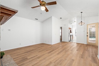 1303 Chapel Creek Rd in Waco, TX - Building Photo - Building Photo