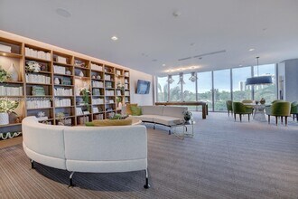 16385 Biscayne Blvd, Unit 2616 in Sunny Isles Beach, FL - Building Photo - Building Photo