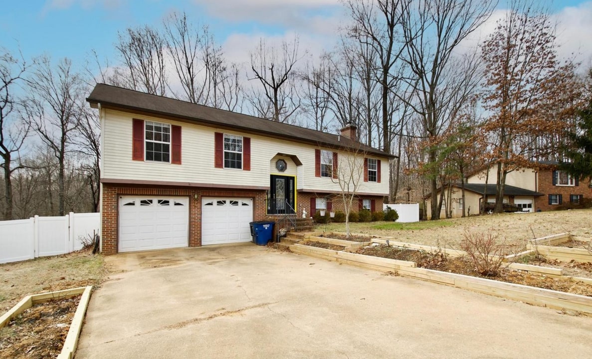 15072 Barkwood Dr in Woodbridge, VA - Building Photo