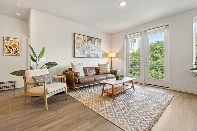 5820 1/2 Cameron Rd in Austin, TX - Foto de edificio - Building Photo