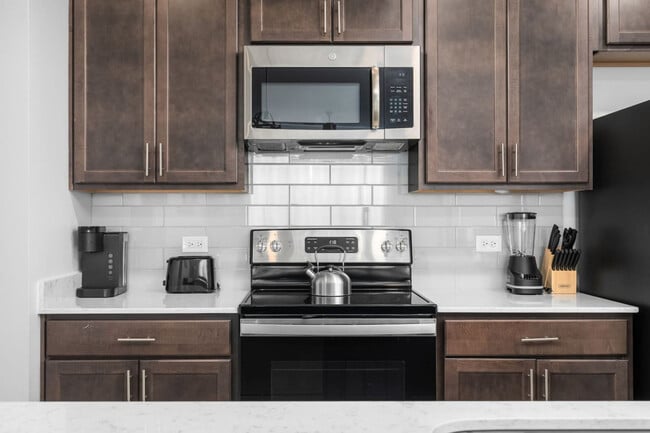 11150 Lantern Rd, Unit SI ID1228663P in Fishers, IN - Foto de edificio - Building Photo