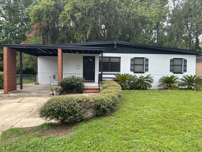 property at 1204 Carthage Dr
