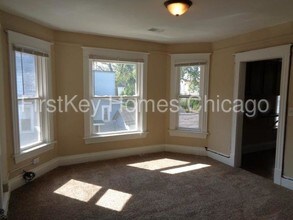 202 S Park Ave-Unit -2 in Waukegan, IL - Building Photo - Building Photo