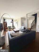 83 Shelley Cir in East Windsor, NJ - Foto de edificio - Building Photo