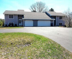 4400 Manhattan W in Traverse City, MI - Building Photo