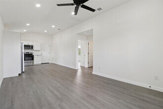 1087 Schubert Ln in Kyle, TX - Building Photo - Building Photo